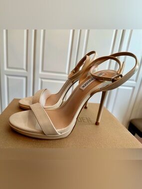 NWOT Steve Madden Nude Patent Stiletto Heels  Sz 6.5